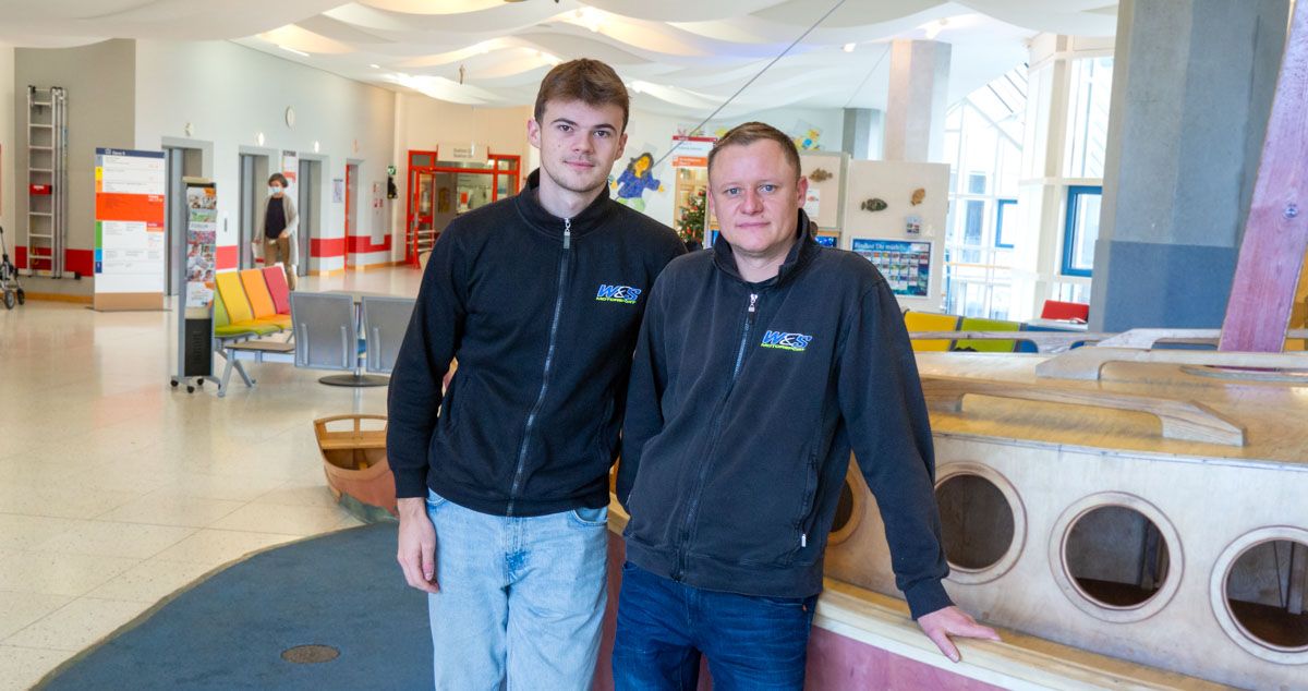 W&S in der Uni-Kinderklinik Tübingen im Foyer vor dem Holzschiff